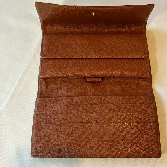 Louis Vuitton International Wallet - Picture 5 of 7
